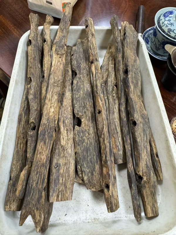 قطع عود طبيعي